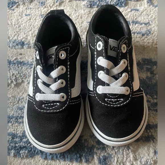 Vans Black and White Sneakers | 5T - Picture 1 of 3